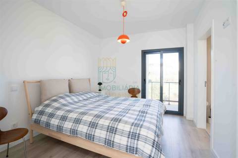 Apartamento T3 com piscina em condomínio privado junto à Praia