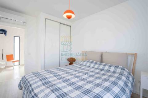 Apartamento T3 com piscina em condomínio privado junto à Praia