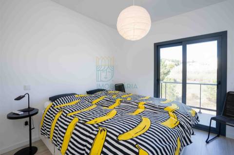 Apartamento T3 com piscina em condomínio privado junto à Praia