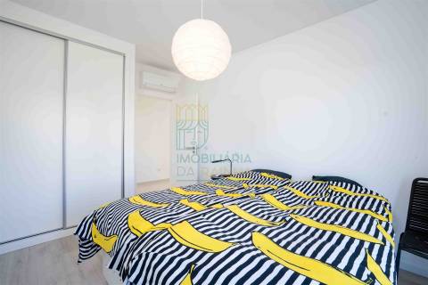 Apartamento T3 com piscina em condomínio privado junto à Praia