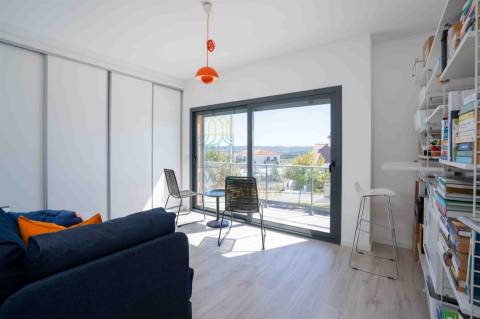 Apartamento T3 com piscina em condomínio privado junto à Praia