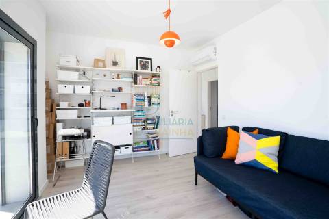 Apartamento T3 com piscina em condomínio privado junto à Praia