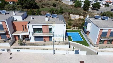 Apartamento T3 com piscina em condomínio privado junto à Praia