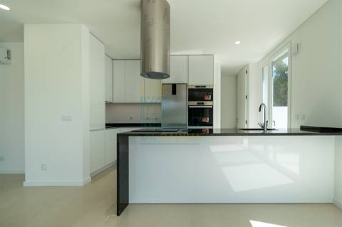 Moradia T2 em Salir do Porto – Conforto, Modernidade e Proximidade ao Mar