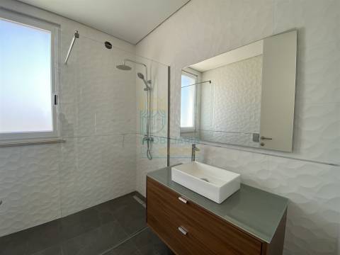 Moradia T2 em Salir do Porto – Conforto, Modernidade e Proximidade ao Mar