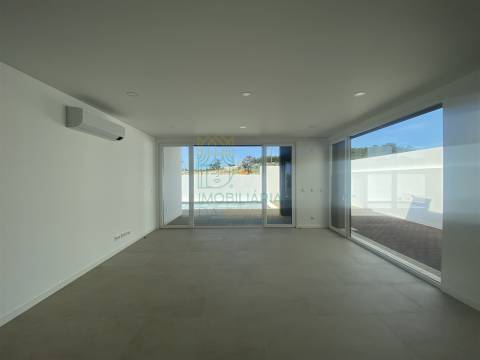 Moradia T2 em Salir do Porto – Conforto, Modernidade e Proximidade ao Mar