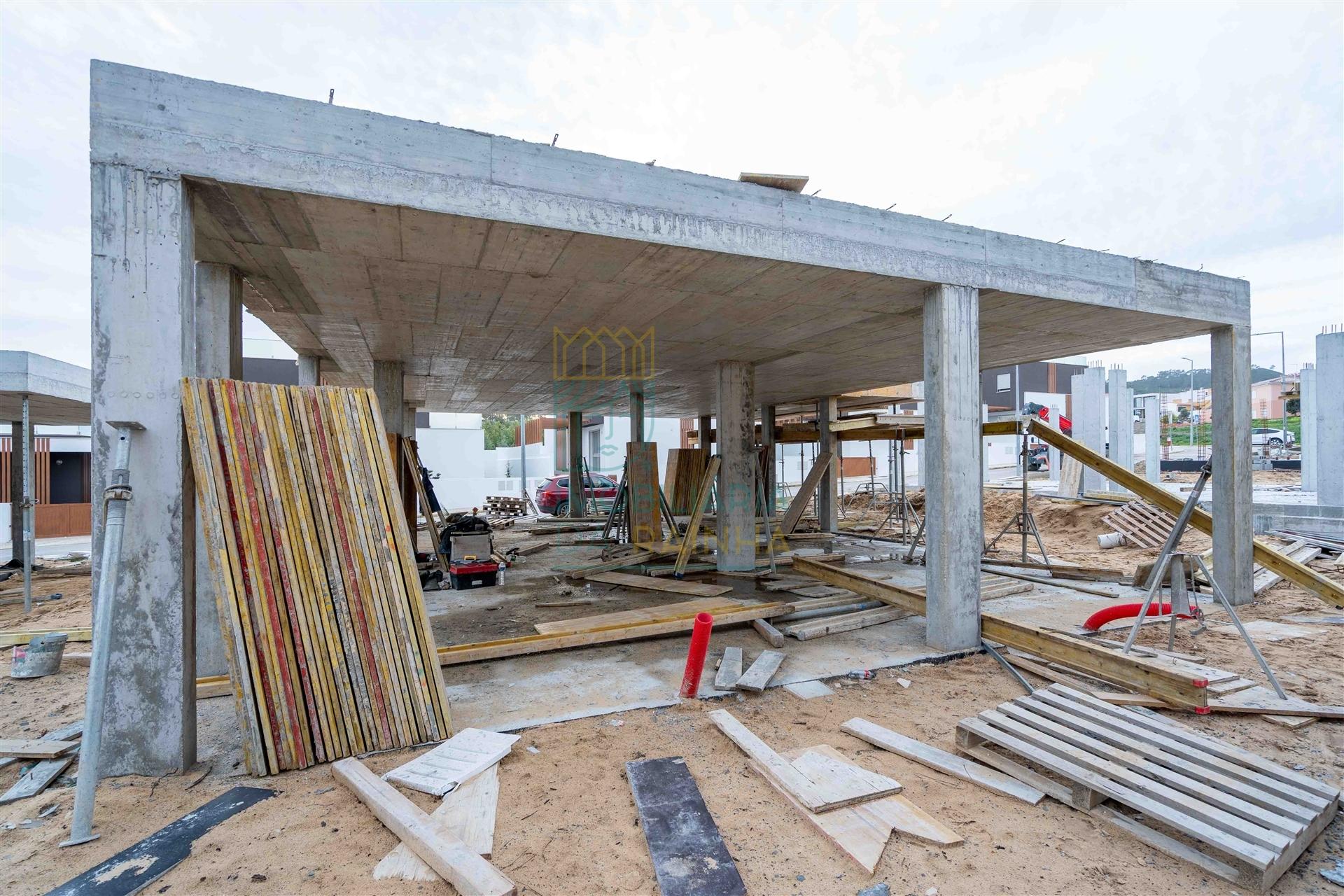 Moradia T3 com piscina em Salir do Porto