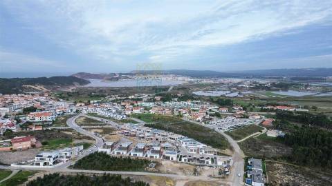 Moradia T3 com piscina em Salir do Porto