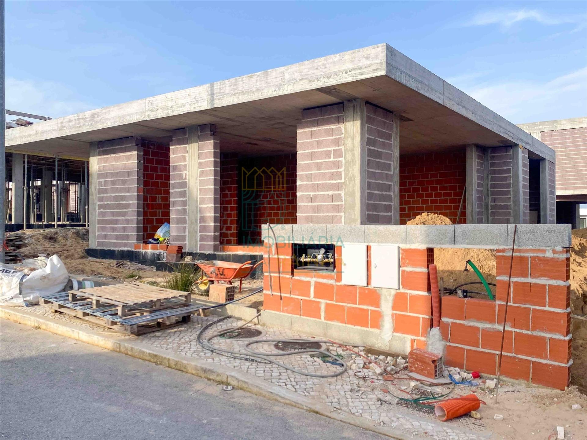 Moradia T3 com piscina em Salir do Porto