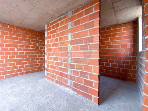 Moradia T3 com piscina em Salir do Porto