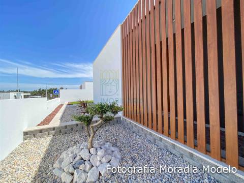 Moradias T3 com Piscina e Garagem em Salir do Porto
