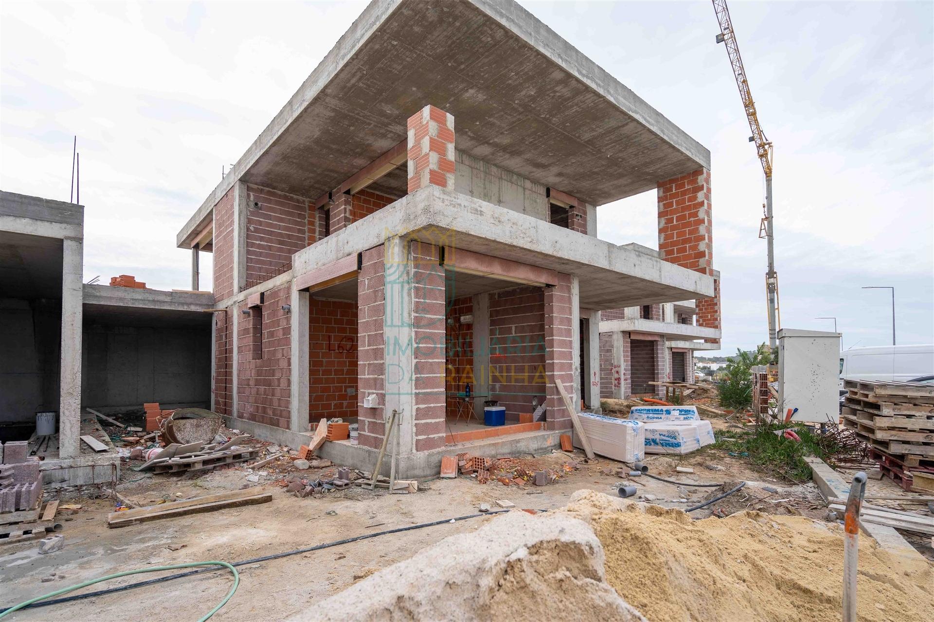 Moradia T3 com Piscina e Garagem em Salir do Porto