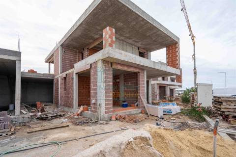 Moradia T3 com Piscina e Garagem em Salir do Porto