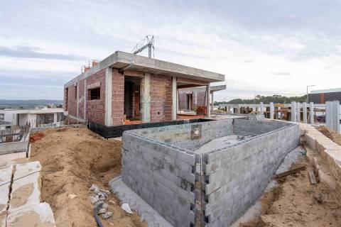 Moradia T3 com Piscina e Garagem em Salir do Porto