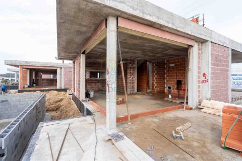 Moradia T3 com Piscina e Garagem em Salir do Porto