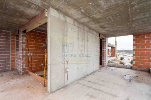 Moradia T3 com Piscina e Garagem em Salir do Porto