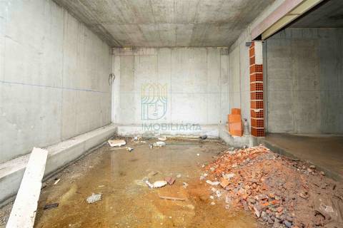 Moradia T3 com Piscina e Garagem em Salir do Porto