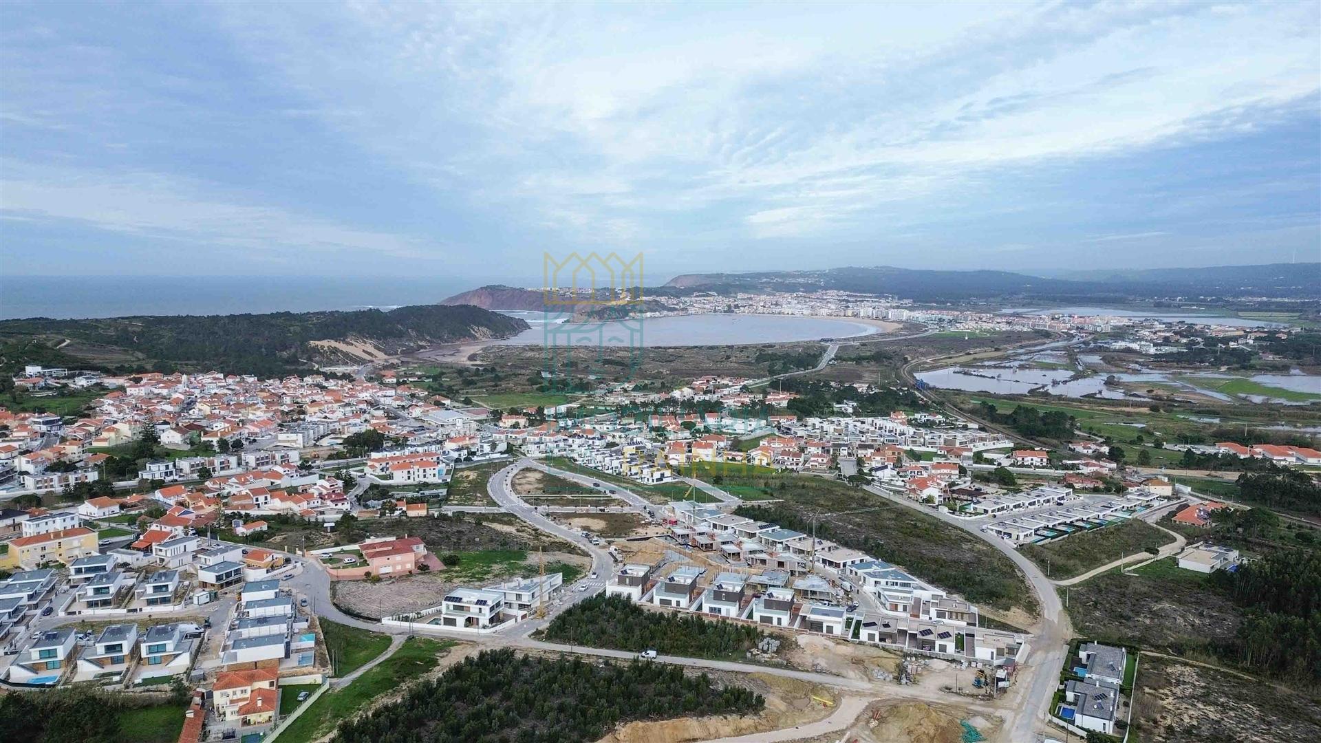 Moradia T3 com Piscina em Salir do Porto