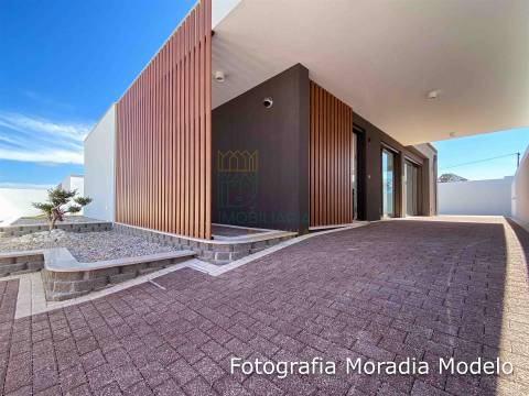 Moradia T3 com Piscina em Salir do Porto