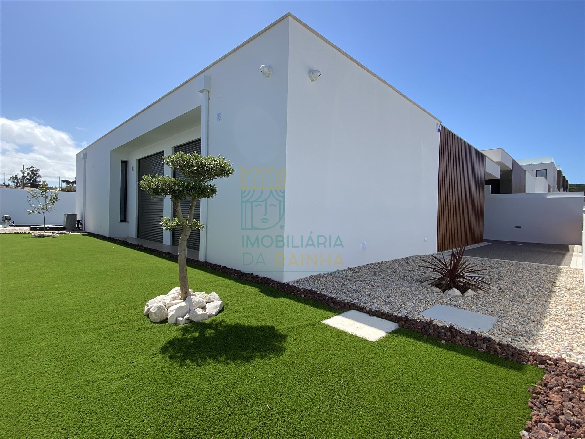 Moradia T3 com Piscina em Salir do Porto