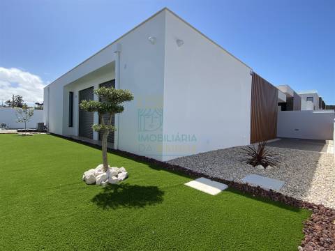 Moradia T3 com Piscina em Salir do Porto