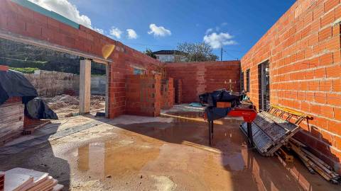 Moradia Térrea T3 com Piscina e Garagem | Lote 1.200 m² | Próxima de Caldas da Rainha