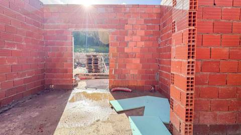 Moradia Térrea T3 com Piscina e Garagem | Lote 1.200 m² | Próxima de Caldas da Rainha