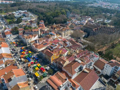 Moradia Térrea T3 com Piscina e Garagem | Lote 1.200 m² | Próxima de Caldas da Rainha