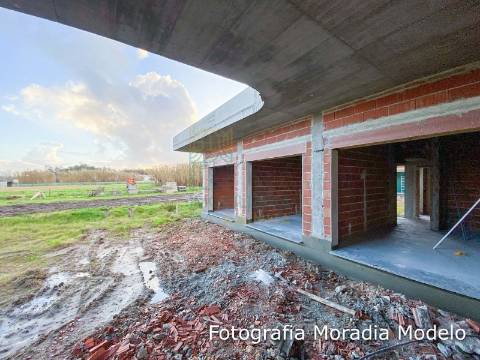 Moradia Moderna Térrea com Piscina – Conforto e Tranquilidade - Caldas da Rainha