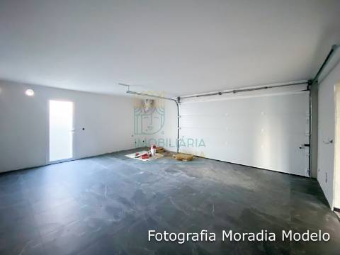 Moradia Moderna Térrea com Piscina – Conforto e Tranquilidade - Caldas da Rainha