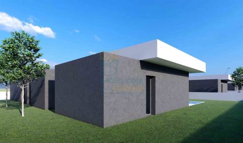 Moradia Térrea de Arquitetura Contemporânea com Piscina