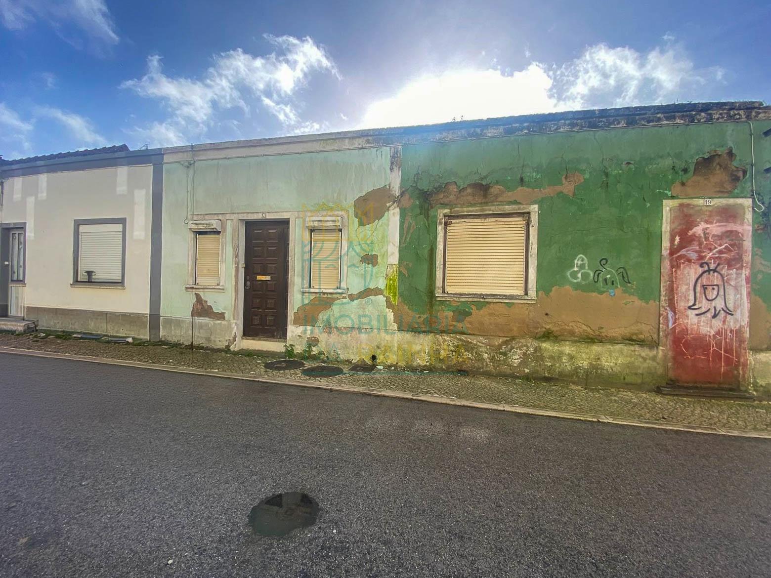 Conjunto de 3 Moradias para Recuperar em Caldas da Rainha