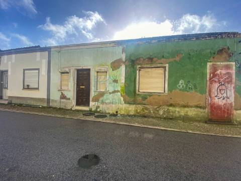 Conjunto de 3 Moradias para Recuperar em Caldas da Rainha