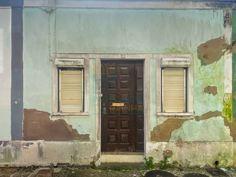 Conjunto de 3 Moradias para Recuperar em Caldas da Rainha