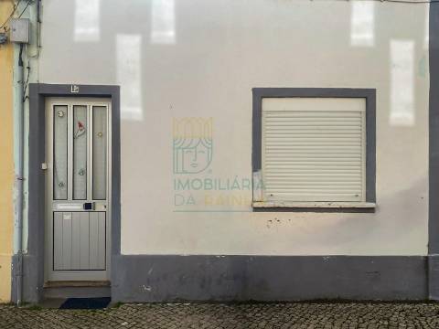 Conjunto de 3 Moradias para Recuperar em Caldas da Rainha