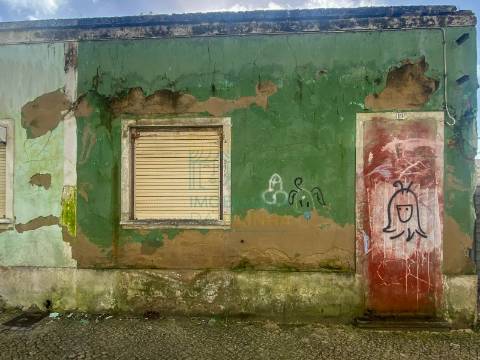 Conjunto de 3 Moradias para Recuperar em Caldas da Rainha