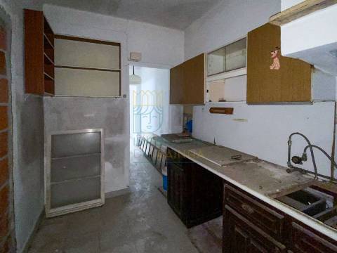 Conjunto de 3 Moradias para Recuperar em Caldas da Rainha