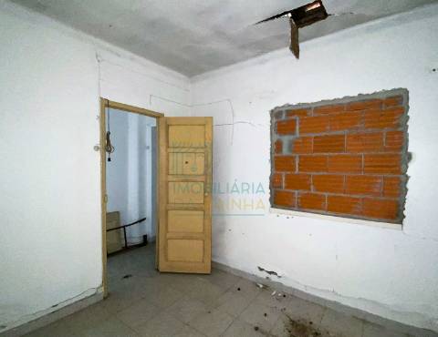 Conjunto de 3 Moradias para Recuperar em Caldas da Rainha