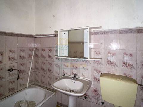 Conjunto de 3 Moradias para Recuperar em Caldas da Rainha