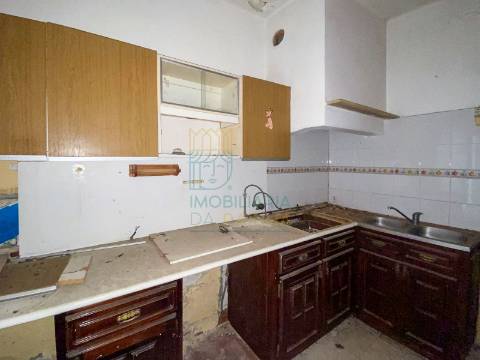 Conjunto de 3 Moradias para Recuperar em Caldas da Rainha