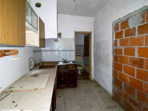 Conjunto de 3 Moradias para Recuperar em Caldas da Rainha