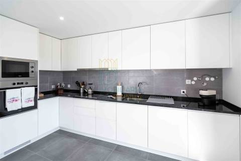 Apartamento T3 com Piscina – Salir do Porto