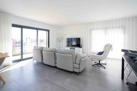 Apartamento T3 com Piscina – Salir do Porto