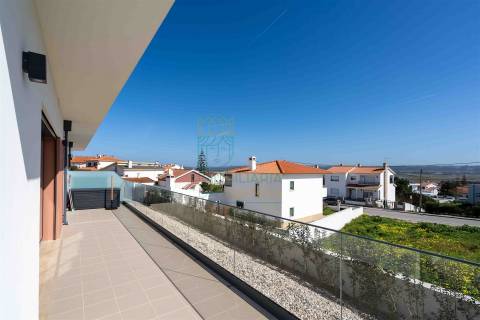 Apartamento T3 com Piscina – Salir do Porto