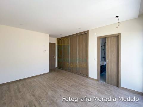 Moradia com 3 quartos, Piscina e Garagem em Caldas da Rainha