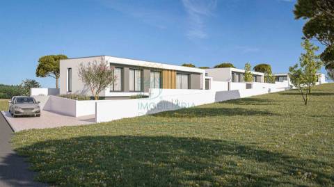 Moradia T4 com Piscina e Garagem – Entre as Caldas e a Foz do Arelho