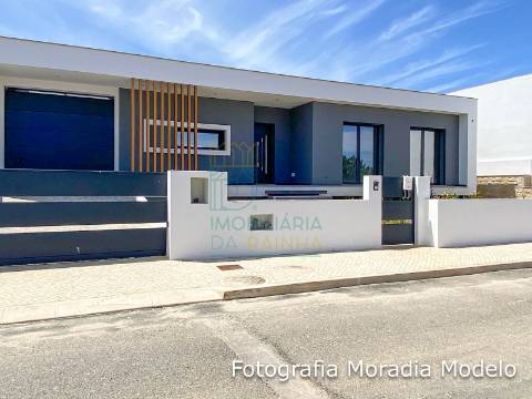 Moradia T4 com Piscina e Garagem – Entre as Caldas e a Foz do Arelho
