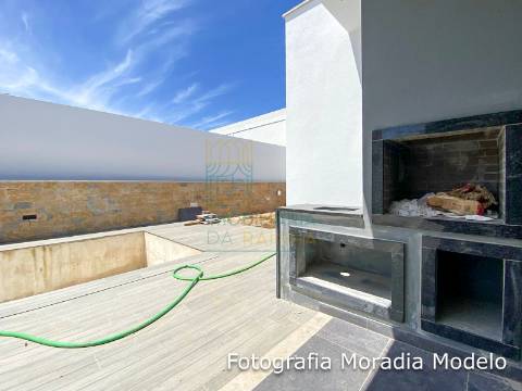 Moradia T4 com Piscina e Garagem – Entre as Caldas e a Foz do Arelho