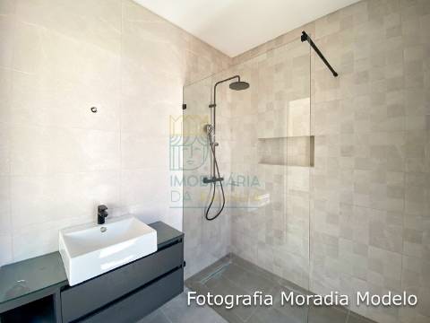Moradia T4 com Piscina e Garagem – Entre as Caldas e a Foz do Arelho