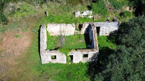 Ruína com terreno em Caldas da Rainha